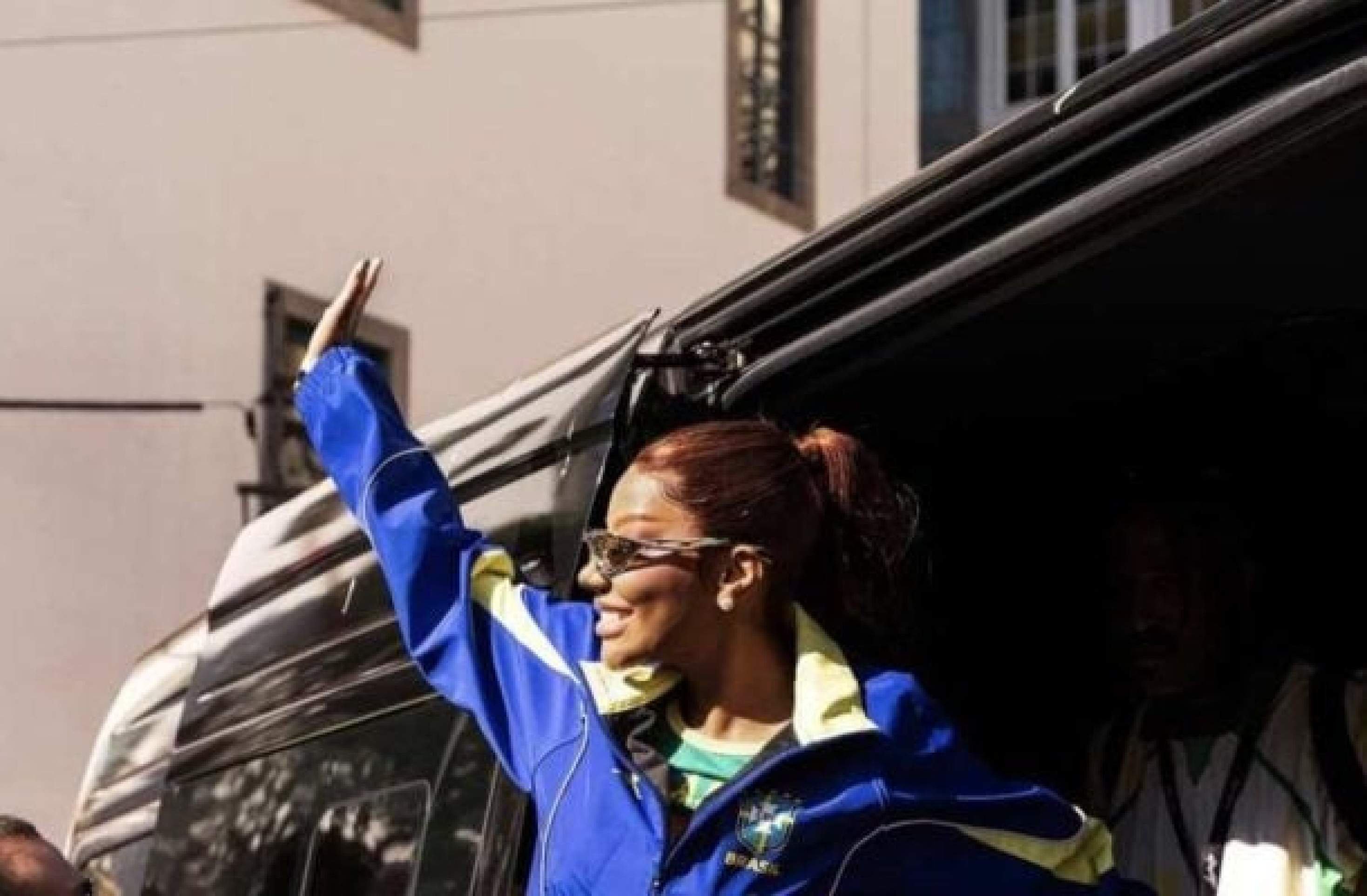 Ludmilla aparece com possível jaqueta da Seleção durante Carnaval -  (crédito: Foto: Divulgação/Acervo Ludmilla)