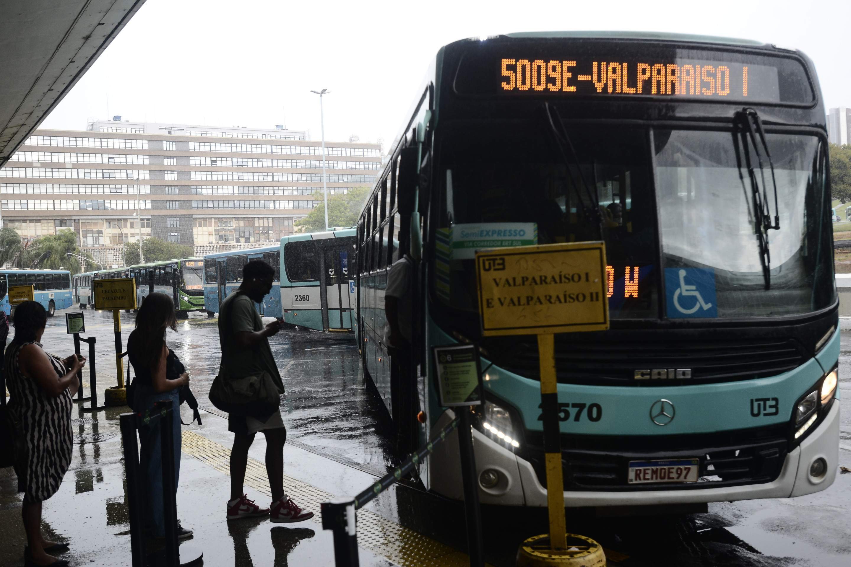 Passageiros reclamam de aumento que começa domingo nas tarifas do Entorno