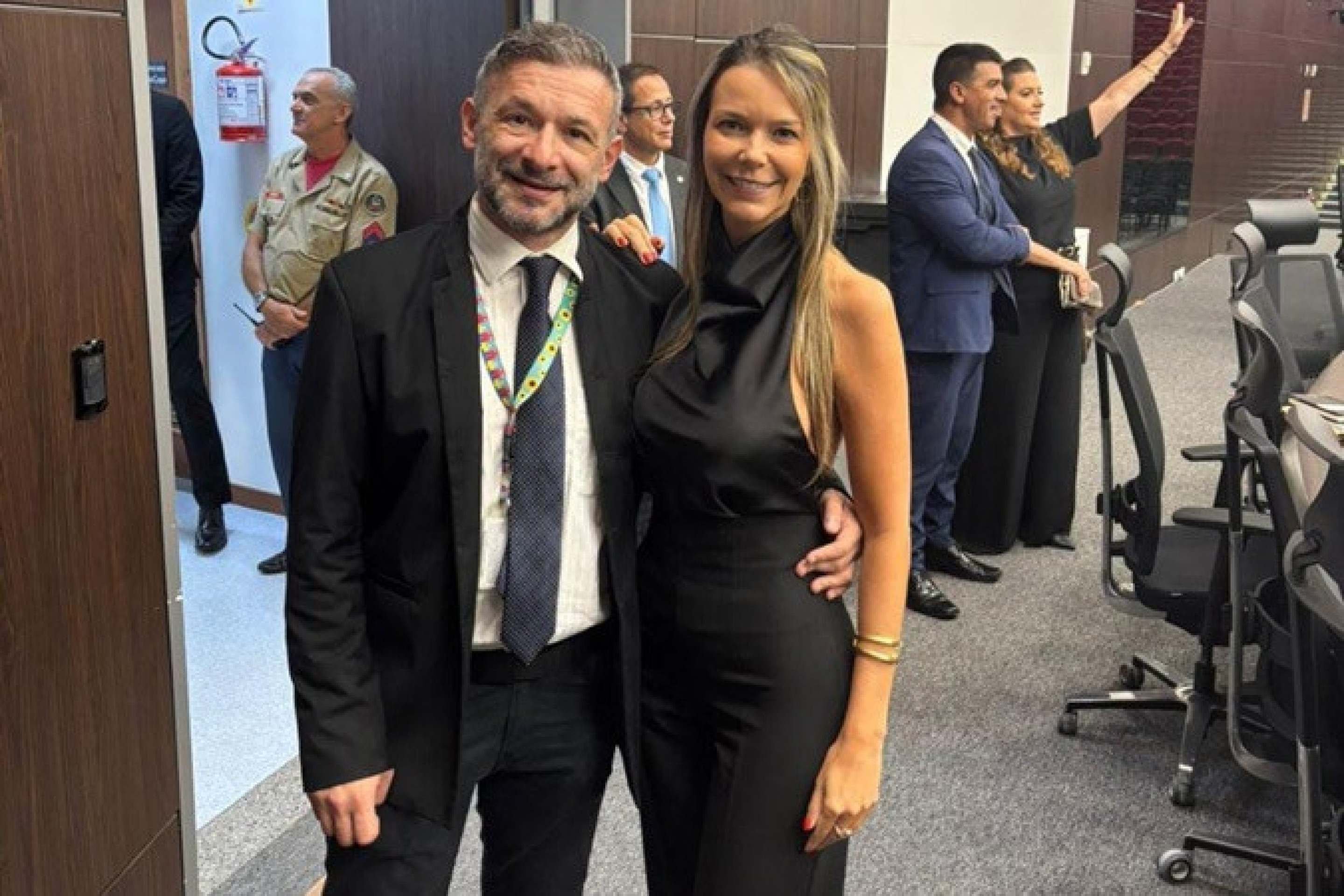Alexandre Morais ao lado da esposa