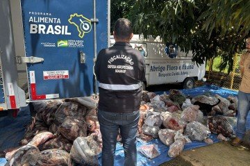 Tr&ecirc;s toneladas de alimentos foram doadas para o Abrigo Flora e Fauna -  (crédito: Divulga&ccedil;&atilde;o/Seagri-DF) -Tr&ecirc;s toneladas de alimentos foram doadas para o Abrigo Flora e Fauna -  (crédito: Divulga&ccedil;&atilde;o/Seagri-DF)