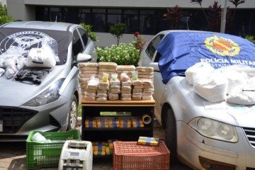 No local foram encontrados tabletes de crack e de cocaína, além de vários pacotes de ecstasy - (crédito: PMDF-PF/Divulgação) No local foram encontrados tabletes de crack e de cocaína, além de vários pacotes de ecstasy - (crédito: PMDF-PF/Divulgação)