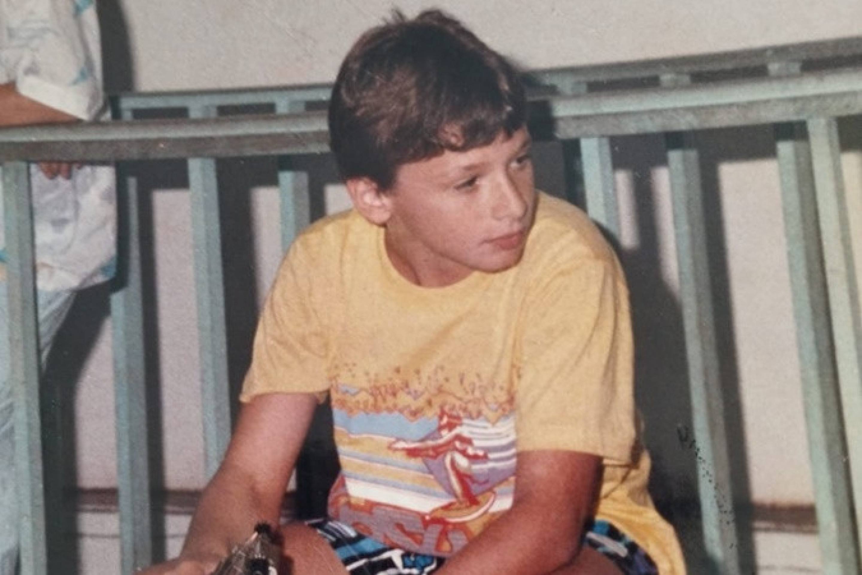 Inf&acirc;ncia e adolesc&ecirc;ncia marcadas pela reclus&atilde;o e por estudos 