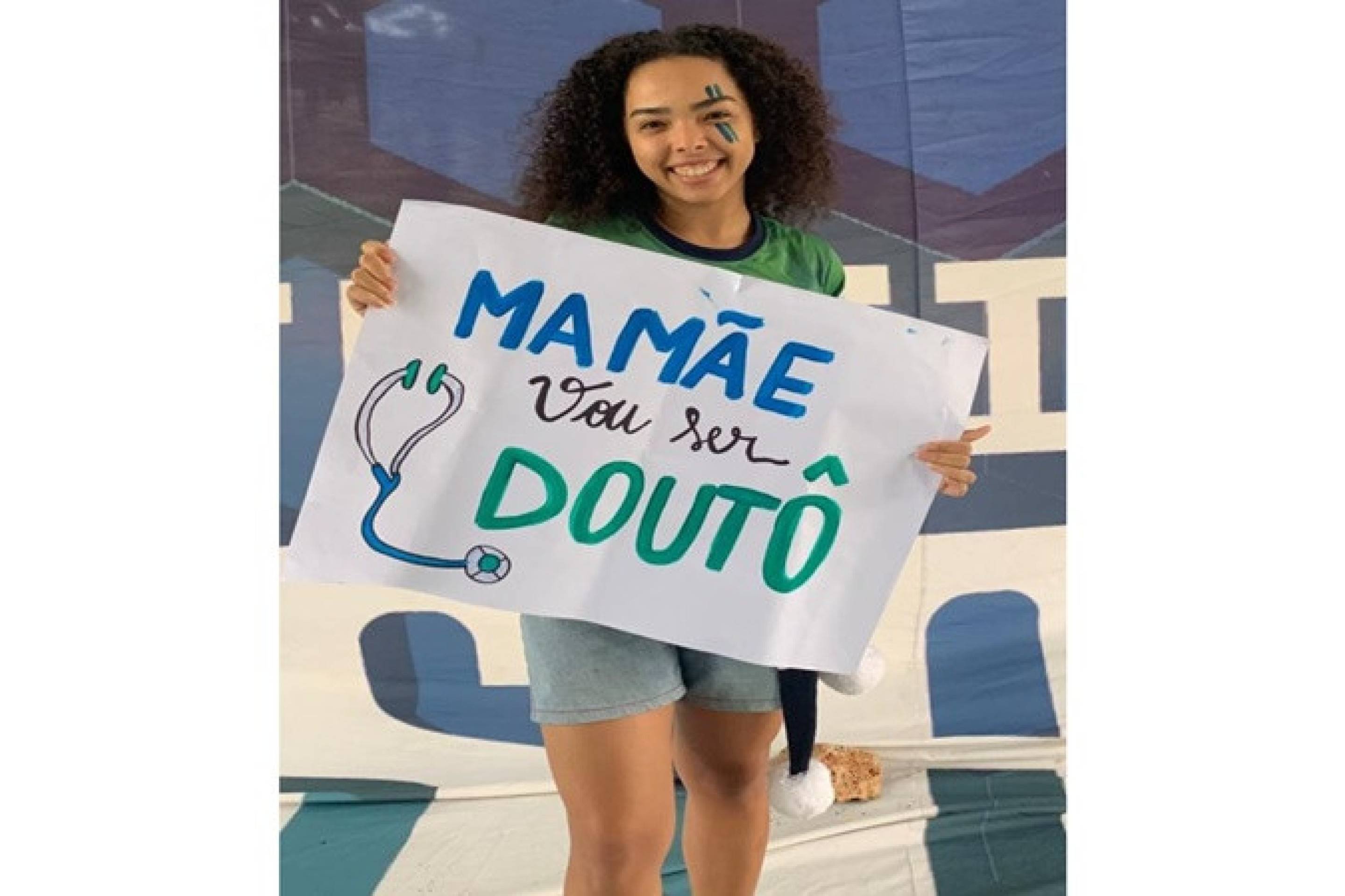 Aprovada em medicina na UnB, em 2023. 