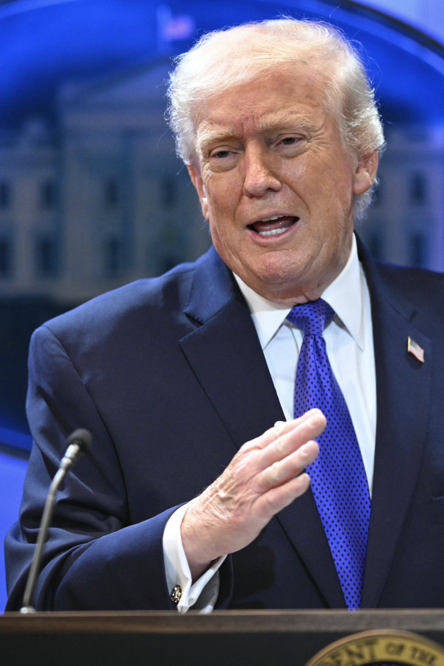 Trump compra briga por tarifaço global