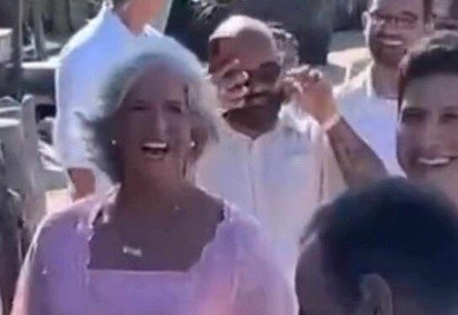 João Campos chega ao casamento com tábata Amaral ao lado da mãe, Renata Campos -  (crédito: Reprodução/Redes Sociais) -João Campos chega ao casamento com tábata Amaral ao lado da mãe, Renata Campos -  (crédito: Reprodução/Redes Sociais)