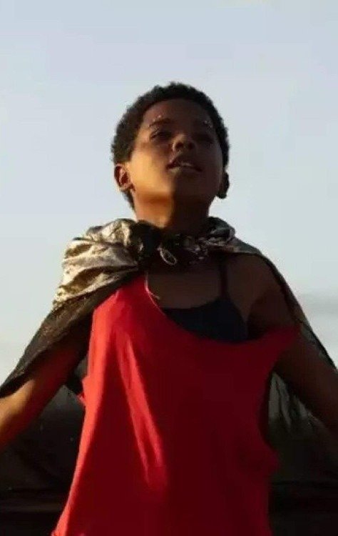 O filme Feito Pipa, do cineasta brasileiro Allan Deberton, foi contemplado com o prêmio de Melhor Filme da Mostra Generation Kplus do 76º Festival de Berlim. - (crédito: Reprodução) O filme Feito Pipa, do cineasta brasileiro Allan Deberton, foi contemplado com o prêmio de Melhor Filme da Mostra Generation Kplus do 76º Festival de Berlim. - (crédito: Reprodução)