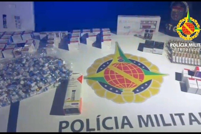 Mulher é presa com Mounjaro manipulado e anabolizantes irregulares
- (crédito: PMDF/Divulgação) Mulher é presa com Mounjaro manipulado e anabolizantes irregulares
- (crédito: PMDF/Divulgação)