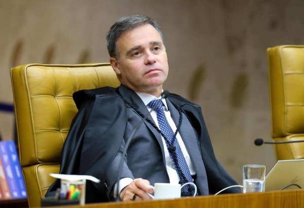 Ministro André Mendonça reuniu-se, no último dia 13, com investigadores da PF, que ainda analisam dados de 100 telefones apreendidos -  (crédito:  Gustavo Moreno/STF)