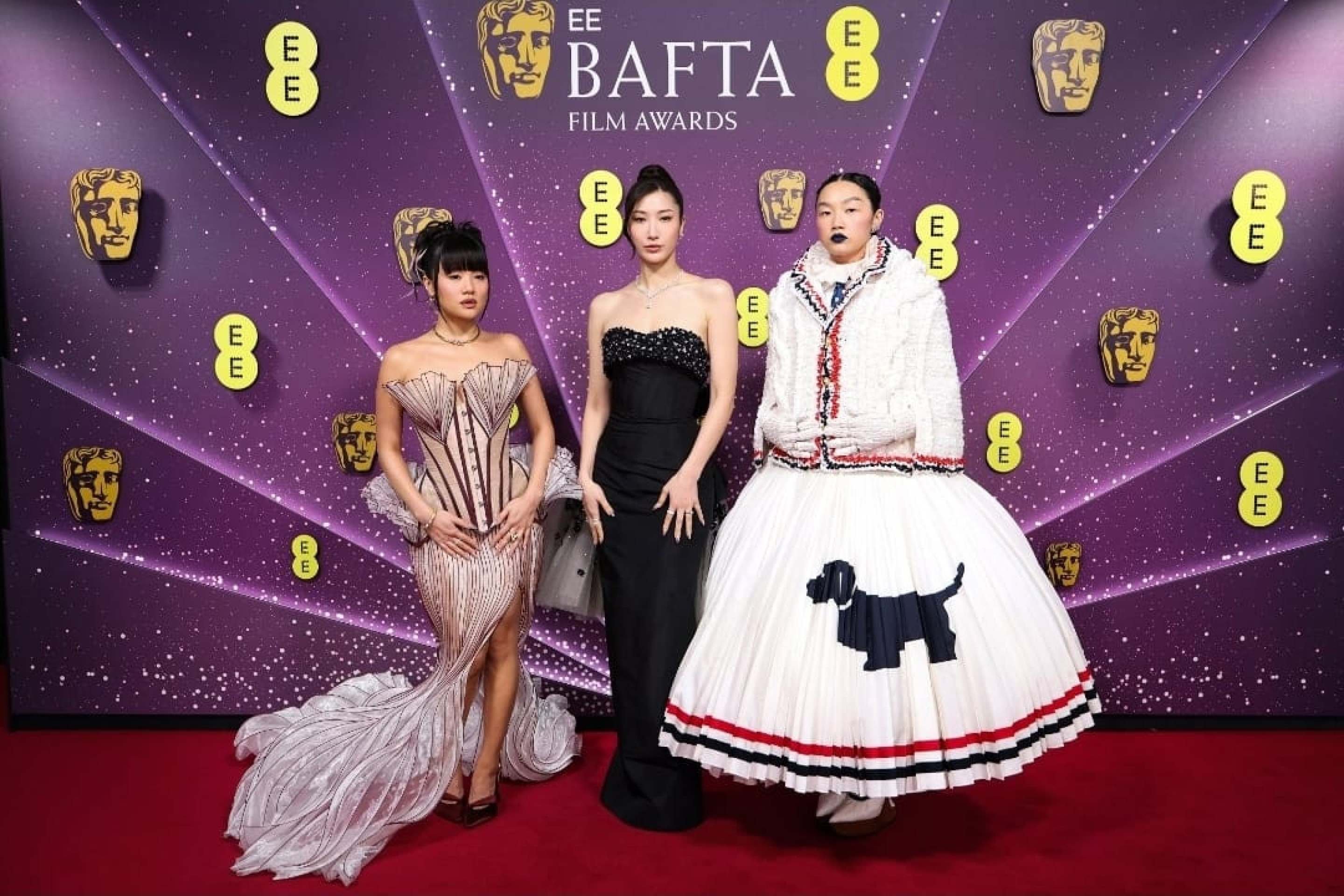 EJAE, Audrey Nuna and REI AMI, the singing voices of HUNRT/X, arrive in style at the #EEBAFTAs red carpet ahead of their performance tonight...