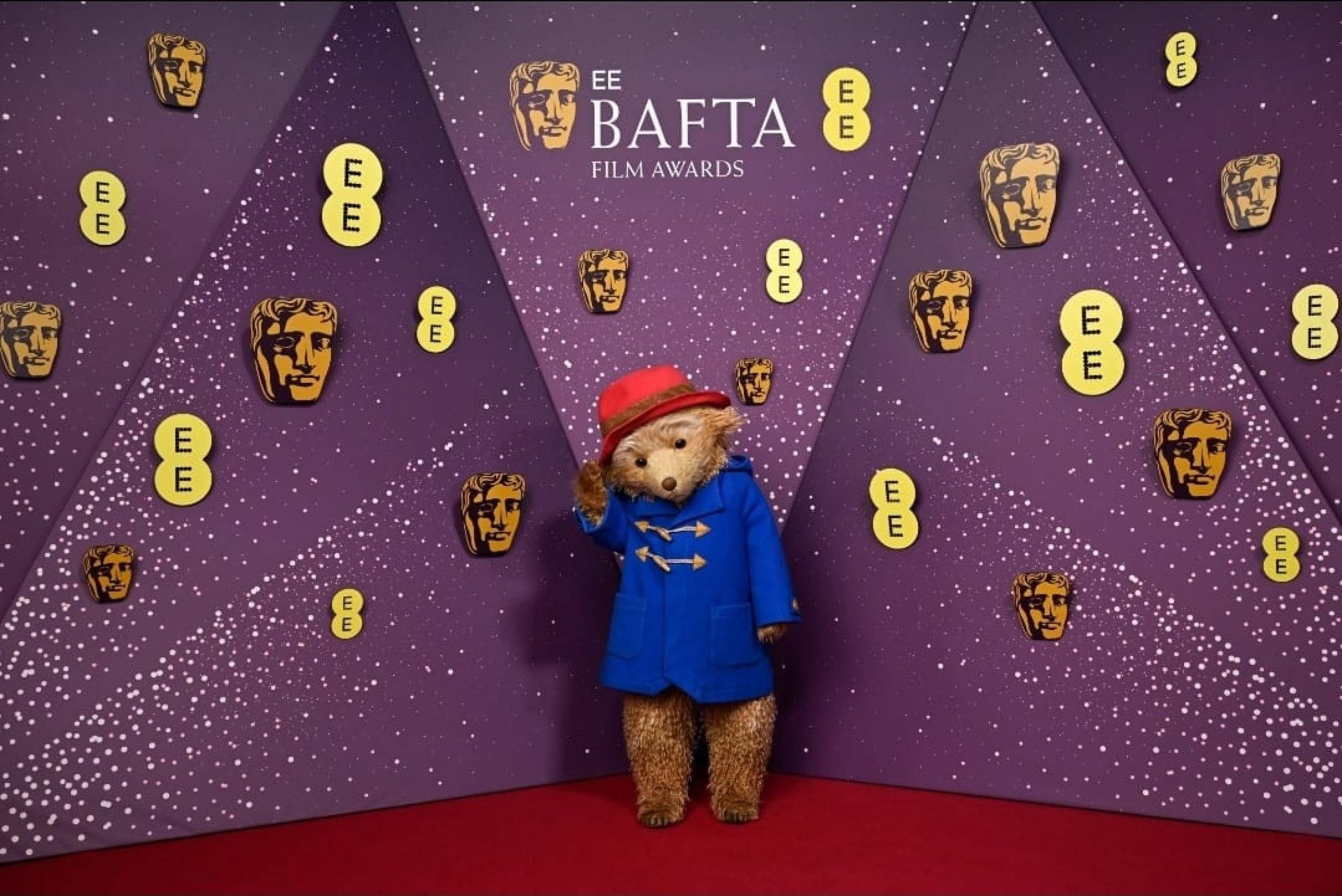 Paddington Bear has arrived on the #EEBAFTAs red carpet!