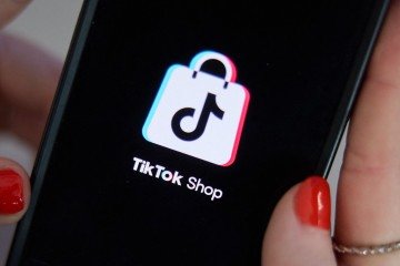 A plataforma de e-commerce TikTok Shop tem se consolidado no Brasil, superando a concorrente Temu em n&uacute;mero de compradores e transa&ccedil;&otilde;es. -  (crédito: Kiran RIDLEY / AFP)
