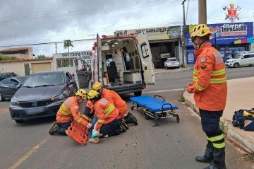 O idoso estava caído no chão e apresentava ralados pelo corpo. - (crédito: Divulgação/CBMDF) O idoso estava caído no chão e apresentava ralados pelo corpo. - (crédito: Divulgação/CBMDF)