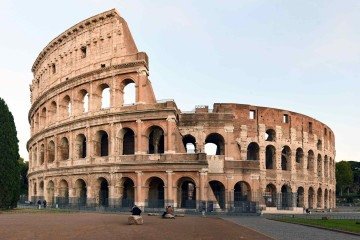 <p>Concebido como um monumento moderno — um ícone do século 21 —, o edifício foi pensado para rivalizar com ícones históricos como o Coliseu e as pirâmides.</p>
 -  (crédito: reprodução)