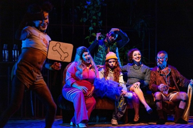 Companhia Bife Seco leva ao palco temas da formação do Brasil contemporâneo na peça Humanismo Selvagem