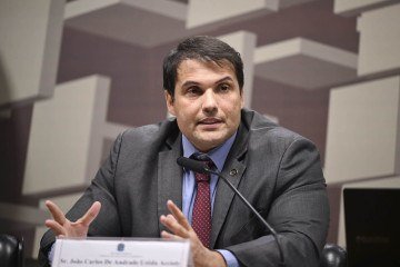 CAE ouve presidente interino da CVM, João Carlos De Andrade Uzeda Accioly, sobre a fiscalização do caso Master - (crédito: Saulo Cruz/Agência Senado) CAE ouve presidente interino da CVM, João Carlos De Andrade Uzeda Accioly, sobre a fiscalização do caso Master - (crédito: Saulo Cruz/Agência Senado)