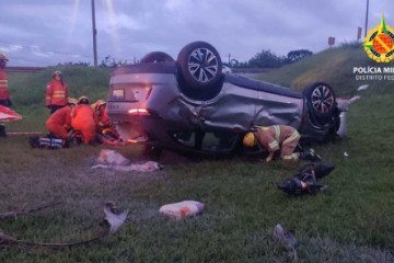 Capotagem ocorreu após fuga de bloqueio da PMDF - (crédito: Divulgação/PMDF) Capotagem ocorreu após fuga de bloqueio da PMDF - (crédito: Divulgação/PMDF)