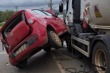 Colisão entre três veículos deixa feridos em Samambaia
- (crédito: Material cedido ao Correio) Colisão entre três veículos deixa feridos em Samambaia
- (crédito: Material cedido ao Correio)