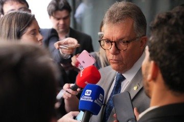 Senador Laércio durante coletiva após reunião da Frente Parlamentar do Empreendedorismo - (crédito: Toninho Barbosa/Ascom Laércio Oliveira) Senador Laércio durante coletiva após reunião da Frente Parlamentar do Empreendedorismo - (crédito: Toninho Barbosa/Ascom Laércio Oliveira)