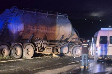 Acidente na BR 020 entre van e caminhão deixou nove feridos - (crédito: Minervino Junior/CB/D.A Press) Acidente na BR 020 entre van e caminhão deixou nove feridos - (crédito: Minervino Junior/CB/D.A Press)