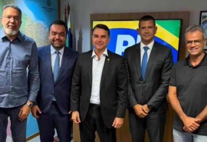 A chapa da direita no Rio: Márcio Canella, Cláudio Castro, Flávio Bolsonaro, Douglas Ruas e Rogério Lisboa -  (crédito: Divulgação PL) -A chapa da direita no Rio: Márcio Canella, Cláudio Castro, Flávio Bolsonaro, Douglas Ruas e Rogério Lisboa -  (crédito: Divulgação PL)