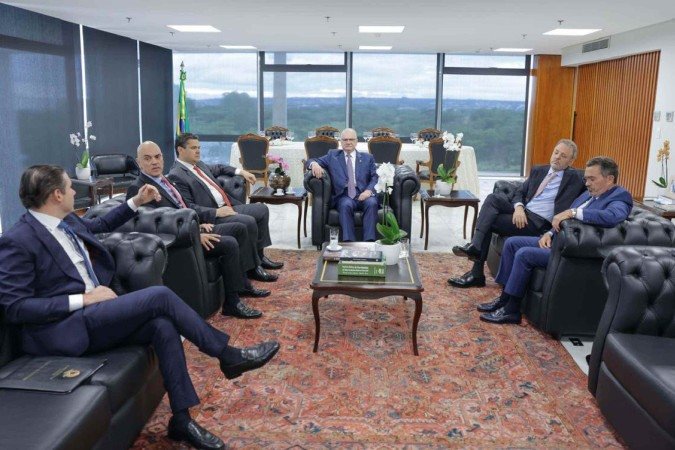 A decisão foi anunciada em nota divulgada pelo STF depois de encontro conduzido pelo presidente da Corte, Edson Fachin, com a participação dos presidentes do Senado, Davi Alcolumbre, e da Câmara dos Deputados, Hugo Motta - (crédito: Rosinei Coutinho/STF) A decisão foi anunciada em nota divulgada pelo STF depois de encontro conduzido pelo presidente da Corte, Edson Fachin, com a participação dos presidentes do Senado, Davi Alcolumbre, e da Câmara dos Deputados, Hugo Motta - (crédito: Rosinei Coutinho/STF)