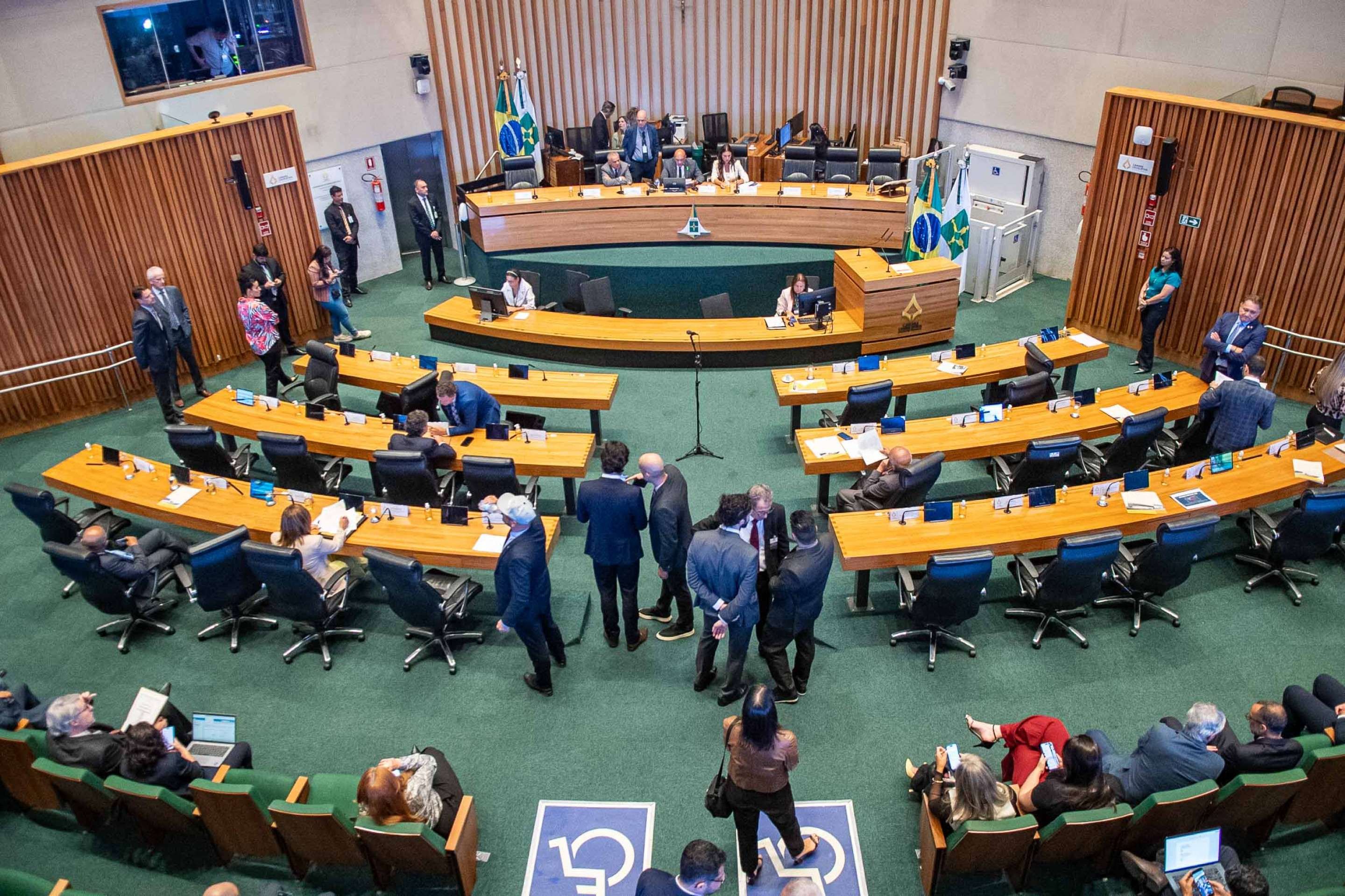 Esquenta debate entre distritais sobre proposta para socorro ao BRB