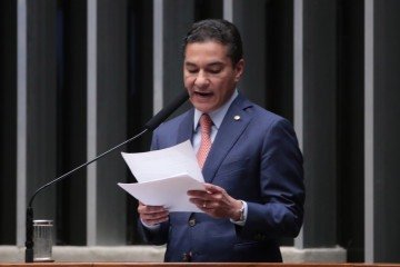 De acordo com o comunicado da legenda, o último encontro entre Marcos Pereira e Flávio Bolsonaro ocorreu há mais de um mês -  (crédito: Bruno Espada/Câmara dos Deputados)