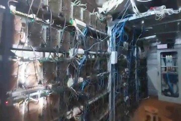 Operação fecha mineradoras clandestinas no DF; desvio passa de R$ 5 milhões
- (crédito: Neoenergia/divulgação) Operação fecha mineradoras clandestinas no DF; desvio passa de R$ 5 milhões
- (crédito: Neoenergia/divulgação)