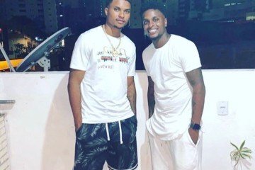 Lucas, zagueiro do Goiás, e Moisés, capitão do Gama, em um raro momento de intimidade: irmãos na vida, adversários na Copa do Brasil -  (crédito: Arquivo pessoal)