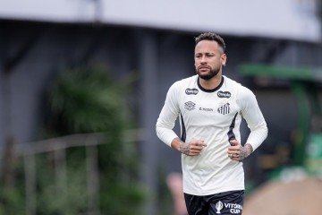 Recuperado de les&atilde;o, Neymar ser&aacute; titular pela segunda vez em 2026 -  (crédito: Raul Baretta/Santos)
