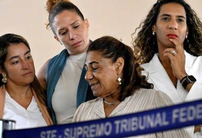  2026.Terceira Sessão do julgamento do caso Marielle Franco no STF. Marinete Silva, mãe de Mariele, com a filha Aniele e as viúvas, Agatha Arnaus e Monica Benício. -  (crédito:  Carlos Vieira/CB/ DA Press) - 2026.Terceira Sessão do julgamento do caso Marielle Franco no STF. Marinete Silva, mãe de Mariele, com a filha Aniele e as viúvas, Agatha Arnaus e Monica Benício. -  (crédito:  Carlos Vieira/CB/ DA Press)