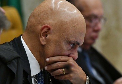 Banqueiro aparece perguntando ao ministro por novidades e questiona: 