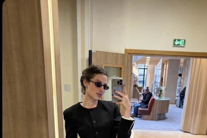 Peças simples e ajustadas ao corpo são um sucesso no ambiente profissional