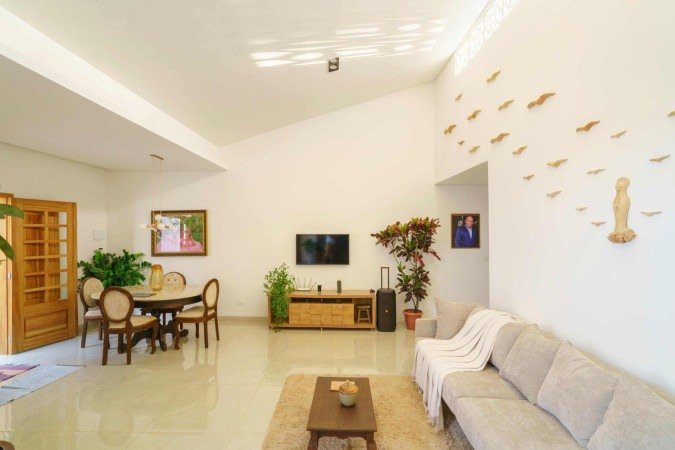 A casa ganhou uma ampla sala e agora é mais arejada e iluminada 