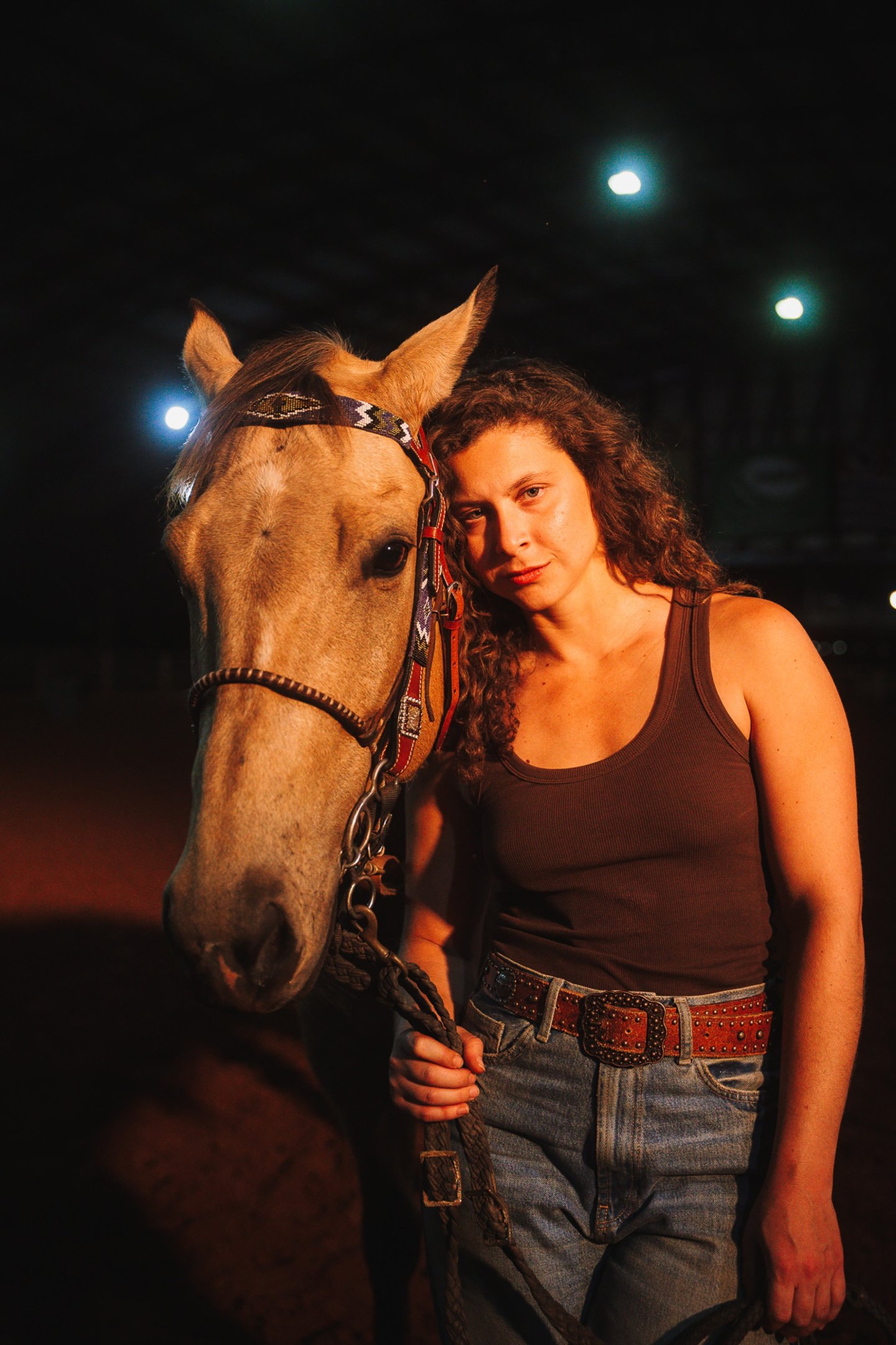 Carolina Belarmino, ao lado da &eacute;gua Malibu