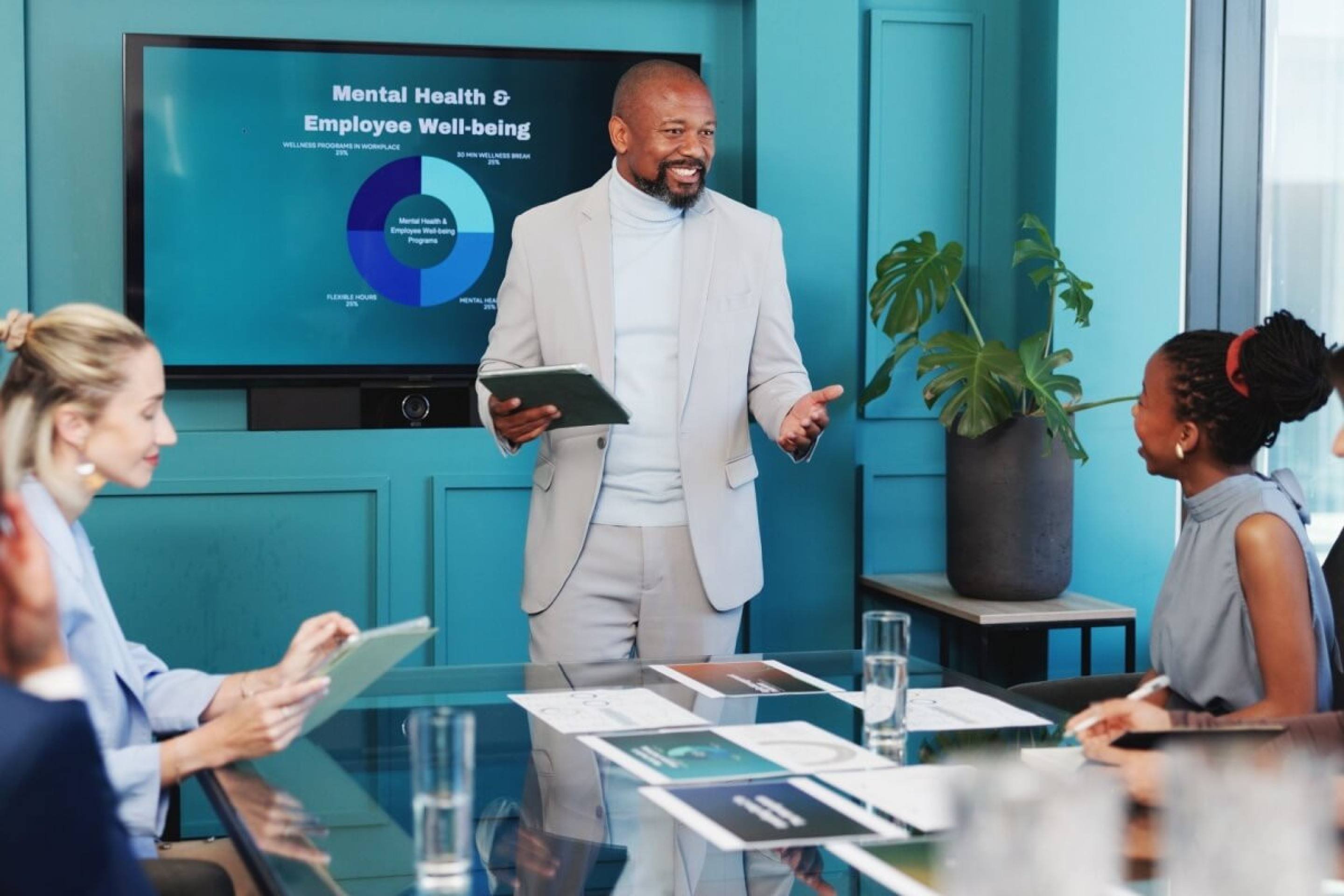 Programas estruturados em saúde mental no trabalho são importantes e costumam trazer produtividade aos integrantes da equipe (Imagem: PeopleImages | Shutterstock) - (crédito: EdiCase) Programas estruturados em saúde mental no trabalho são importantes e costumam trazer produtividade aos integrantes da equipe (Imagem: PeopleImages | Shutterstock) - (crédito: EdiCase)