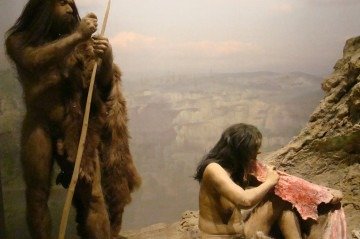 Representação de neandertais no Museu de História Natural de Nova York: cientistas não sabem explicar por que houve mais cruzamentos entre homens da extinta espécie com mulheres Homo sapiens - (crédito: Neil R/Divulgação ) Representação de neandertais no Museu de História Natural de Nova York: cientistas não sabem explicar por que houve mais cruzamentos entre homens da extinta espécie com mulheres Homo sapiens - (crédito: Neil R/Divulgação )