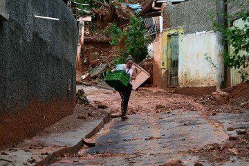 Valor máximo para retirada é de R$ 6.200,00 e a liberação pode ser feita pelo aplicativo FGTS -  (crédito:  AFP)