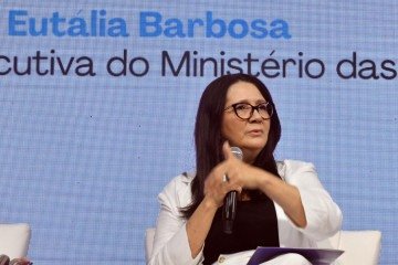No CB. Debate, Eutália comenta que não deve haver relativização da legislação e destaca atuação conjunta com AGU e CNJ -  (crédito: Ed Alves)