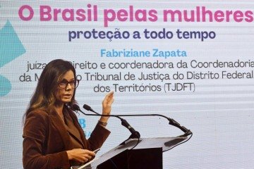 Segundo Fabriziane, os profissionais precisam estar capacitados para lidar com denúncias que, na maioria das vezes, envolvem membros da própria família. - (crédito: Ed Alves/C.B./D.A Press) Segundo Fabriziane, os profissionais precisam estar capacitados para lidar com denúncias que, na maioria das vezes, envolvem membros da própria família. - (crédito: Ed Alves/C.B./D.A Press)