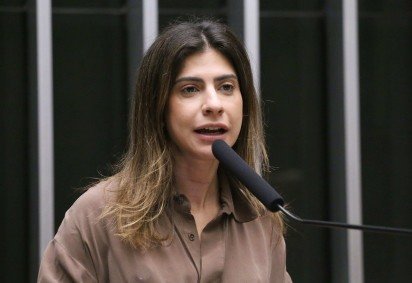 O projeto aprovado teve a relatoria da deputada Camila Jara (PT-MS) e autoria de Talíria Petrone (PSol-RJ). -  (crédito: Kayo Magalhães / Câmara dos Deputados) -O projeto aprovado teve a relatoria da deputada Camila Jara (PT-MS) e autoria de Talíria Petrone (PSol-RJ). -  (crédito: Kayo Magalhães / Câmara dos Deputados)