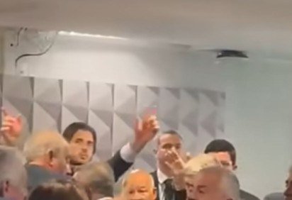 Tumulto suspende CPMI do INSS após quebra de sigilo de filho de Lula -  (crédito: Reprodução) -Tumulto suspende CPMI do INSS após quebra de sigilo de filho de Lula -  (crédito: Reprodução)