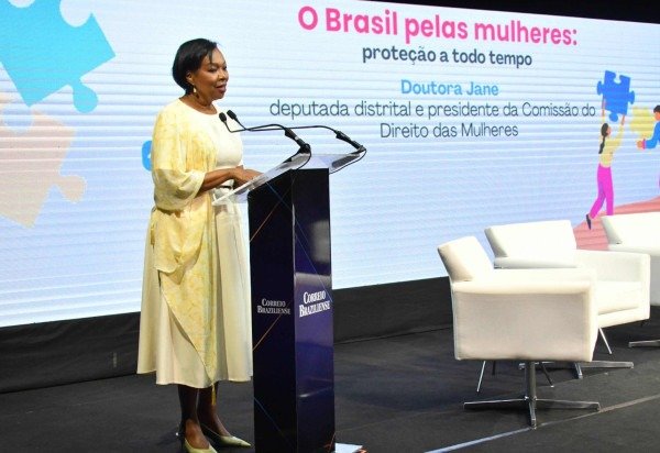 Ed Alves/C.B./D.A Press