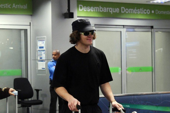 Chegada de Lucas Pinheiro Braathen a Brasília para um bate-volta antes de seguir preparação para duas etapas da Copa do Mundo de Esqui Alpino