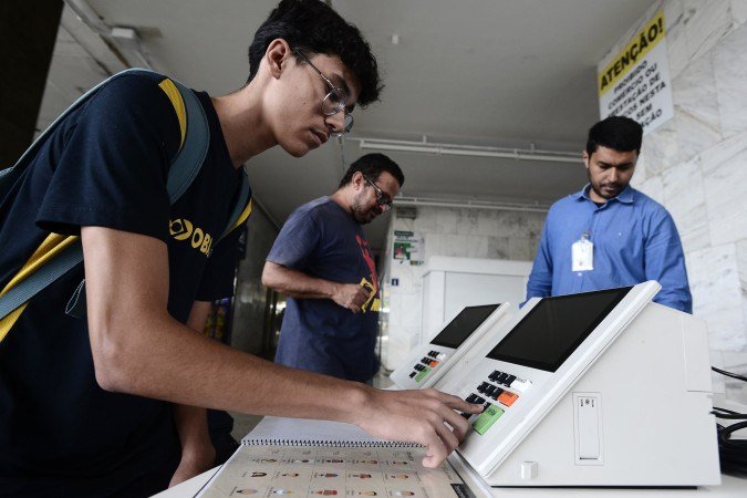 Mateus, que vai votar pela primeira vez, participou da simulação - (crédito: Minervino Júnior/CB/D.A.Press) Mateus, que vai votar pela primeira vez, participou da simulação - (crédito: Minervino Júnior/CB/D.A.Press)