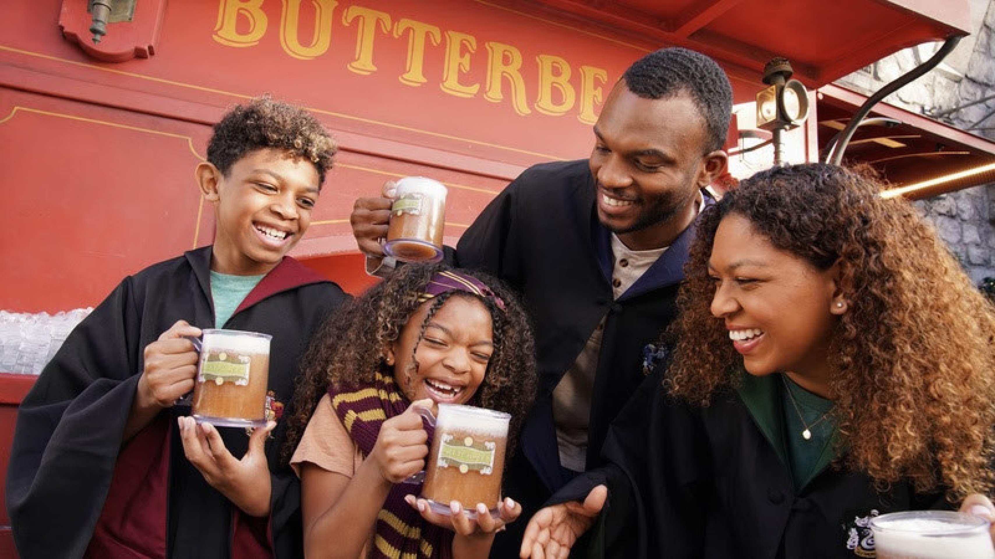 Temporada de Butterbeer: Universal celebra a icônica bebida de Harry Potter com novidades nos parques - (crédito: Uai Turismo) Temporada de Butterbeer: Universal celebra a icônica bebida de Harry Potter com novidades nos parques - (crédito: Uai Turismo)