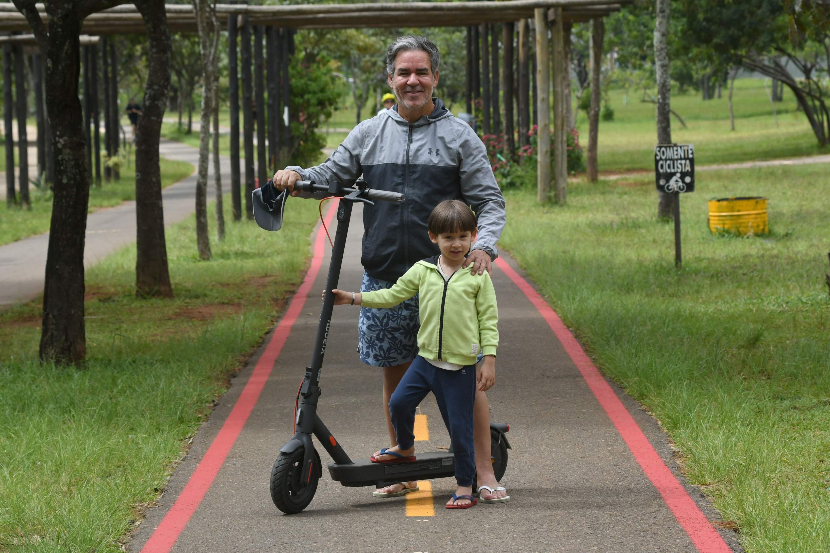 Wesley Silva e o filho, Kauan Yamada, no Taguaparque