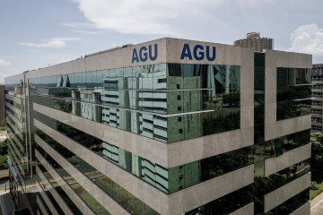 A posição da AGU se baseia na interpretação estrita do artigo 128 do Código Penal, que utiliza a expressão 'somente por médico' ao tratar das hipóteses de exclusão e punibilidade - (crédito: Rafa Neddermeyer/Agência Brasil) A posição da AGU se baseia na interpretação estrita do artigo 128 do Código Penal, que utiliza a expressão 'somente por médico' ao tratar das hipóteses de exclusão e punibilidade - (crédito: Rafa Neddermeyer/Agência Brasil)