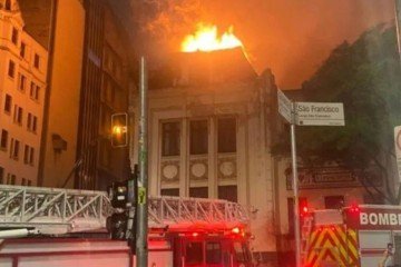 Um incêndio o prédio da na Faculdade de Direito da USP, mas foi controlado rapidamente. A causa ainda está sendo investigada pela Polícia Civil.   -  (crédito: Divulgação/Redes Sociais)