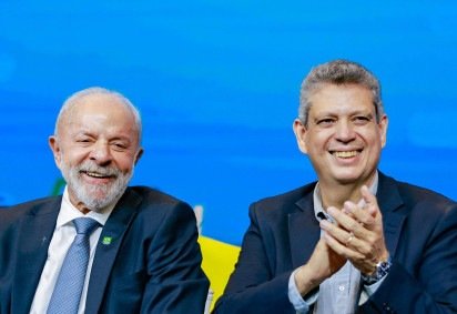 O presidente Lula com o ministro das Cidades, Jader Filho, em evento em Brasília: 